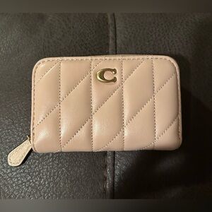 Coach Essential Small Zip Around Card Case
With Pillow Quilting